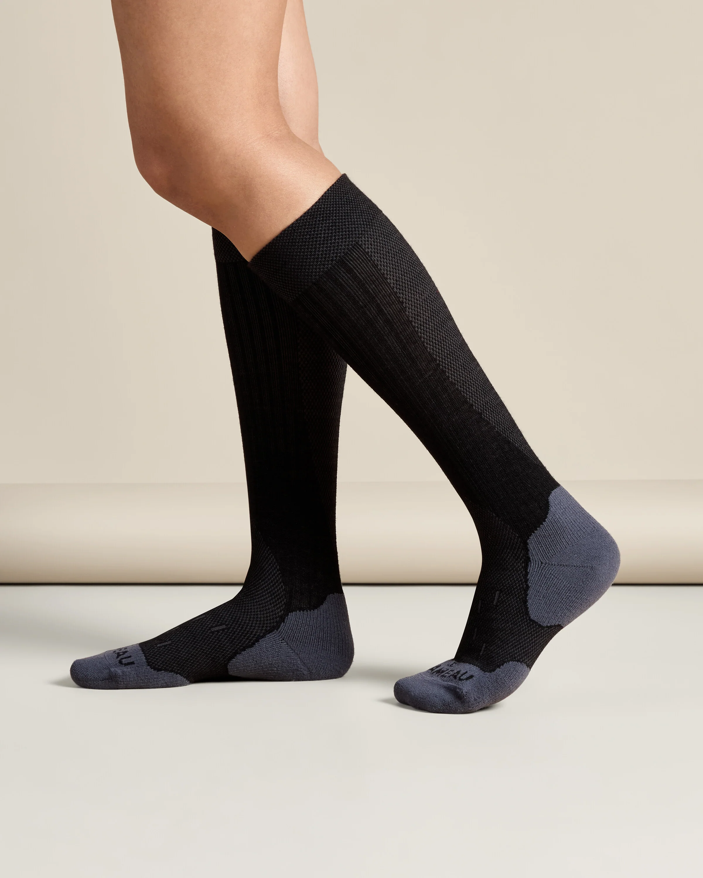 The Ultimate Socks Mid - Black - Image 5